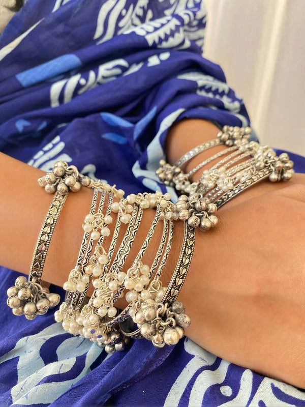 Combo Of Vintage & Pearl Bangles