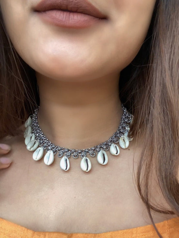 Cowrie Sleek Necklace
