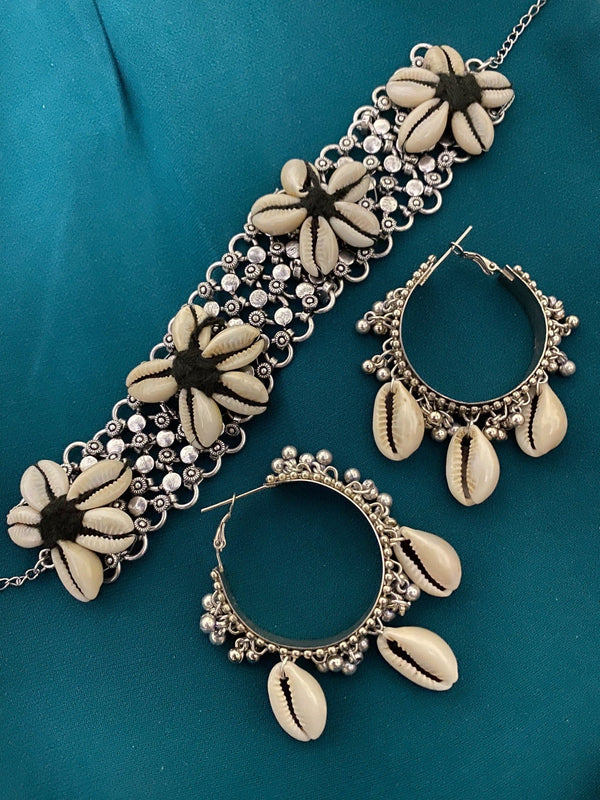 Filigree Cowrie Floral Set