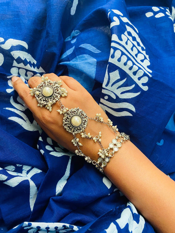 Shaheen Handflower