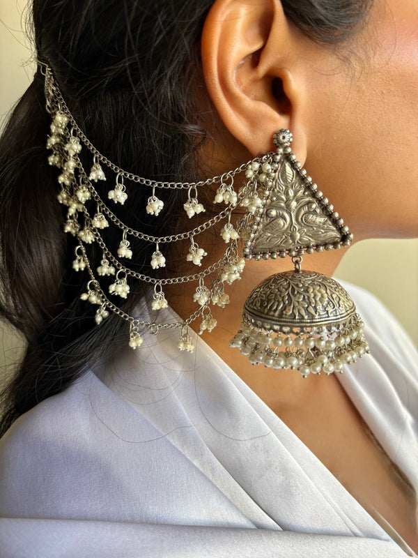 Kainaat String Earrings