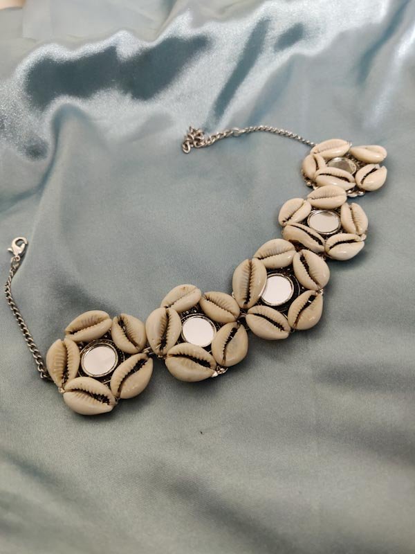 Shaheen Cowrie Choker
