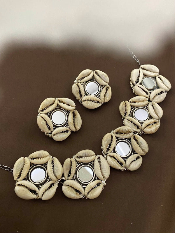 Shaheen Cowrie Set