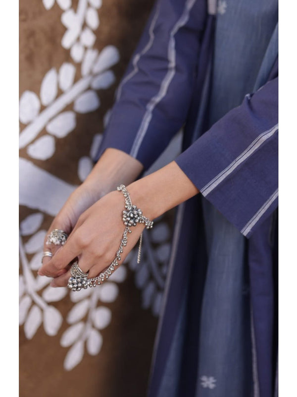 Vintage Handflower